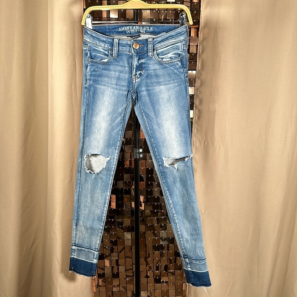AMERICAN Eagle Outfitters | 360 Stretch Jeggings | Ripped Jeans Look